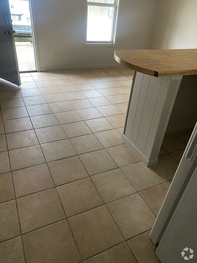 Building Photo - Monthly Paid Rent Unit 4 Rental