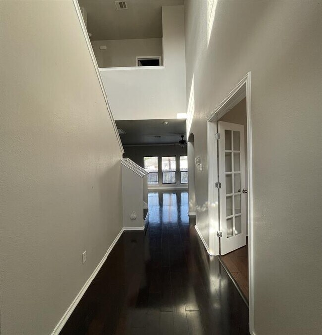 Photo - 1542 Haynie Bend