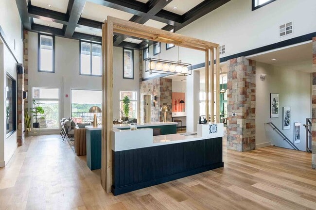 Aventura Falcon Valley