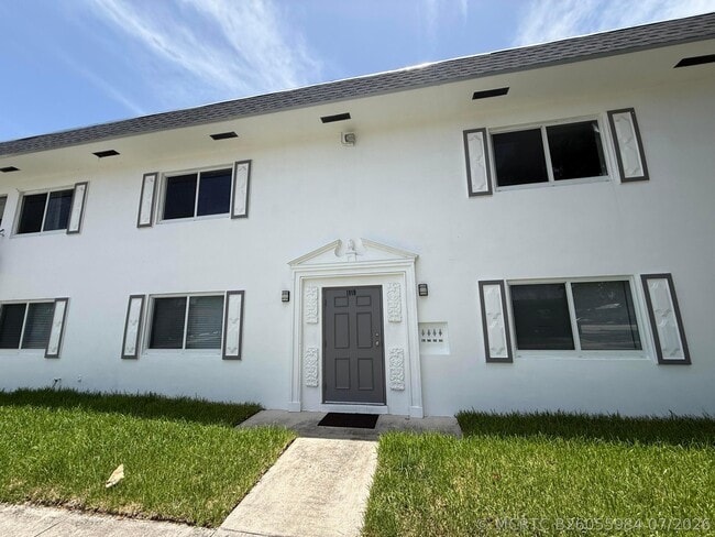 Building Photo - 1859 Lincoln St Unit 202