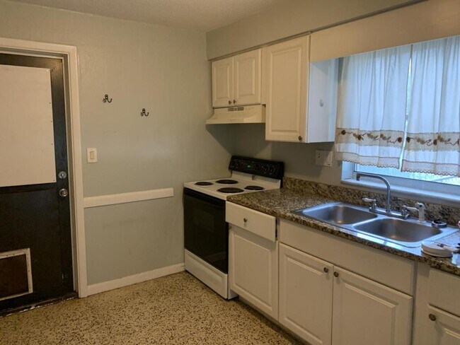 Photo - 1186 Sedeeva St