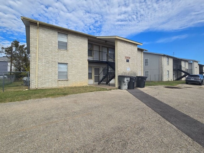 Building Photo - SECTION 8/HUD - WATER INCLUDED - COMING SOON! Unit 1309 Quail Circle -  B
