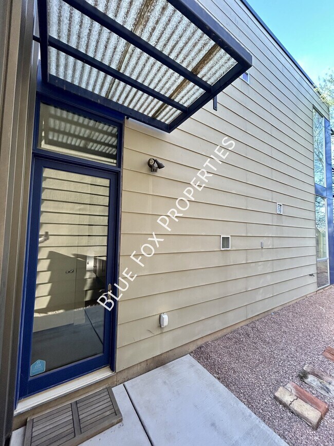Photo - 3611 E 3rd St