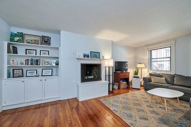 Building Photo - 183 Marlborough St Unit B Rental