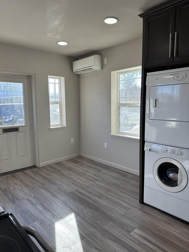 Photo - 623 NW Cedar Ave