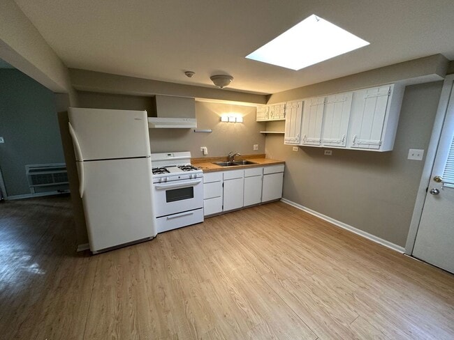 Photo - 206 Main St Unidad B