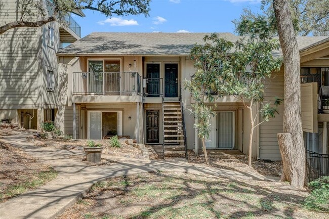 Building Photo - 3018 S 1st St Unit 110