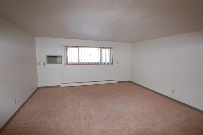 Photo - 1304 19 1/2 St S