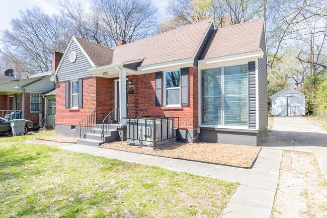 Photo - 1055 University St