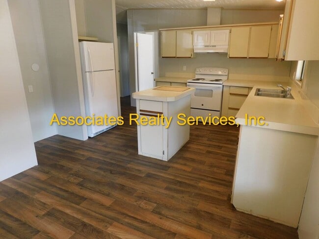 Photo - Secluded home in the country!