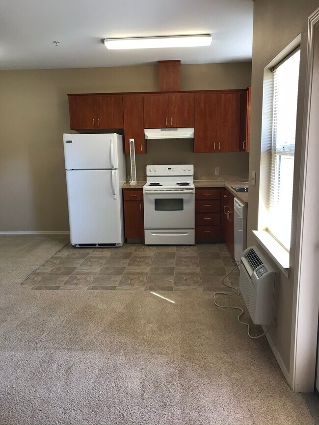 Lakeside Apartments