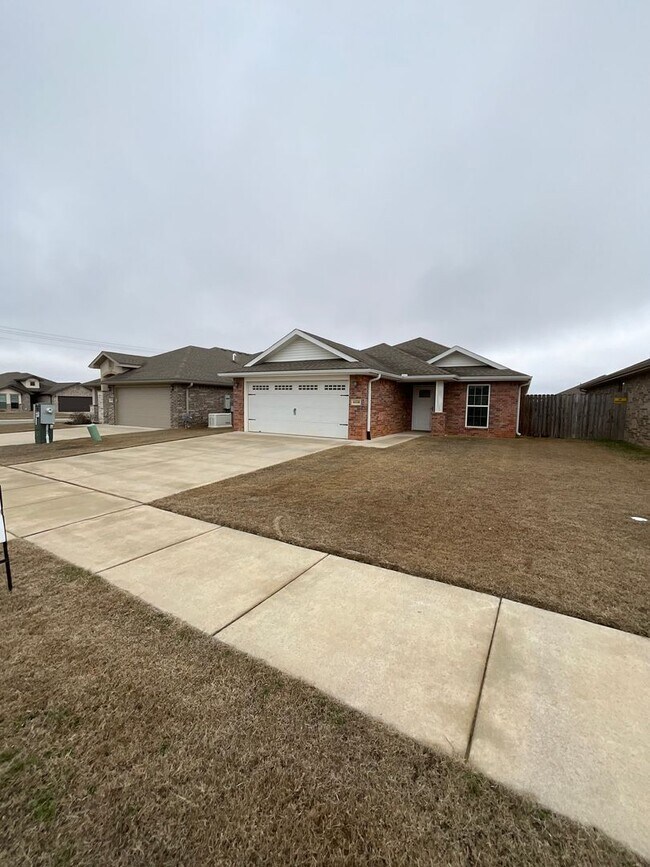 Photo - 6110 NW McClellen St