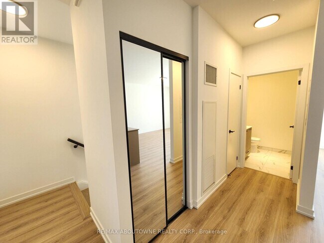 Photo - 20 Lagerfeld Dr