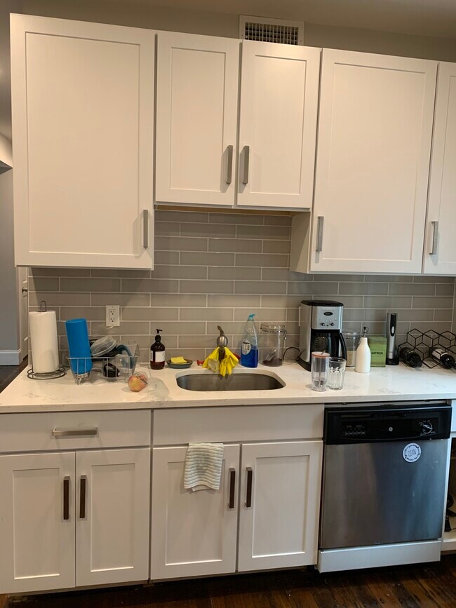 Building Photo - 71 Hillside St Unit 2