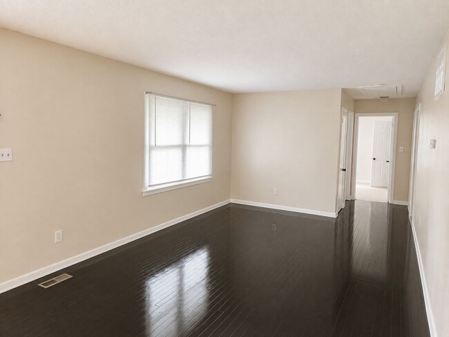 Photo - 104 Twin Oaks Dr