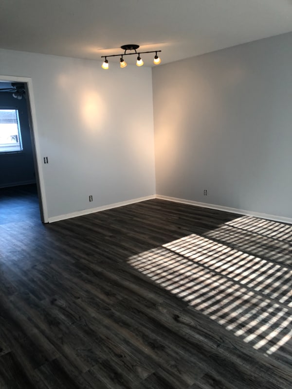 Photo - 195 Lakebend Cir