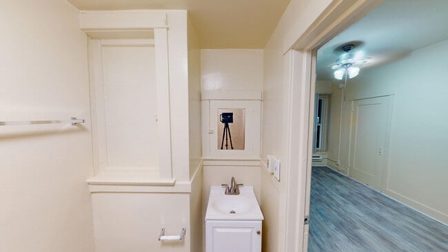 Photo - 2532 DALY STREET