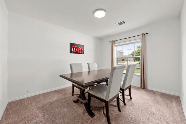 Photo - 216 Wincanton Ln