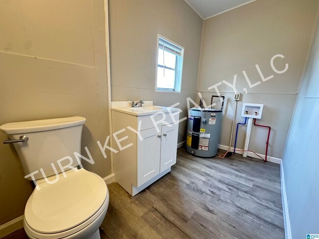 Photo - 719 16th St N