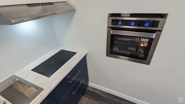 Building Photo - 1118 Peachtree St Unit B Rental