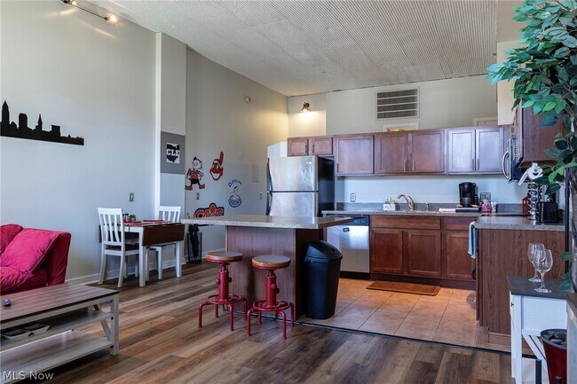408 W St Clair Ave Unit 607