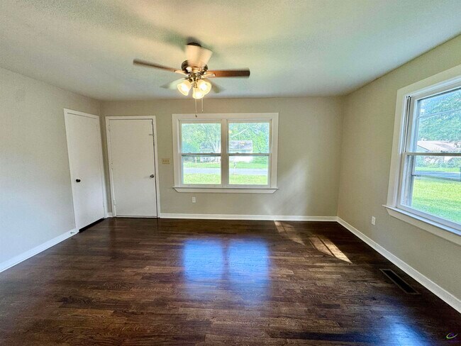 Photo - 1319 Laura Ave