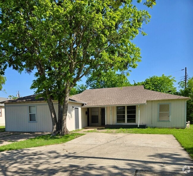 Building Photo - 2723-2725 Terrace Dr Rental