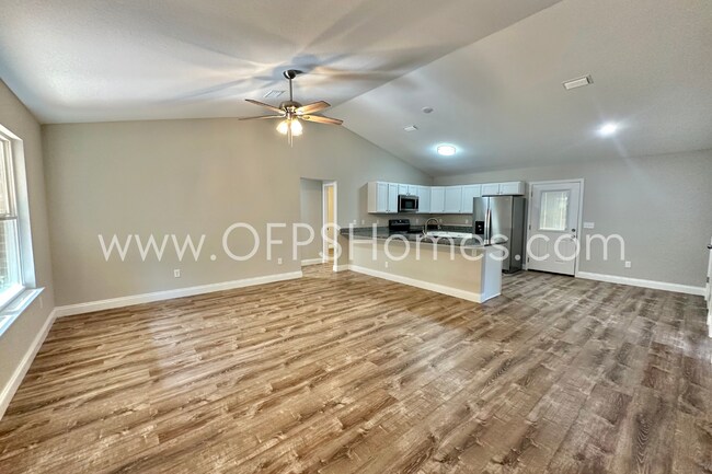 Photo - AVAILABLE NOW! 3/2 in Milton!