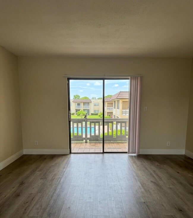 Building Photo - 5861 NW 16th Pl Unit 303