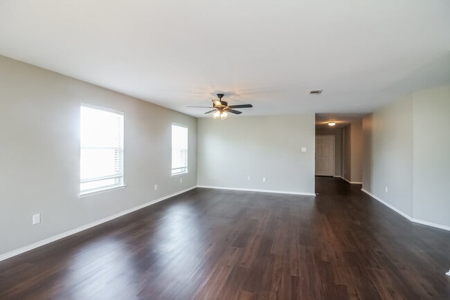 1301 Burleson St