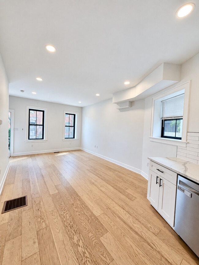 Photo - 117 E Allen St