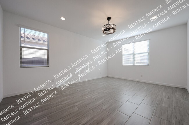 Photo - 2256 E Ridgewood Ln