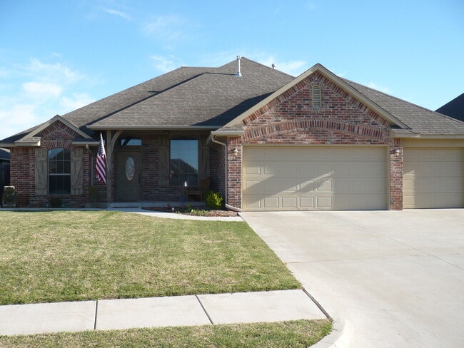 Photo - 3 Bed + Office - Edmond North - Spacious Home
