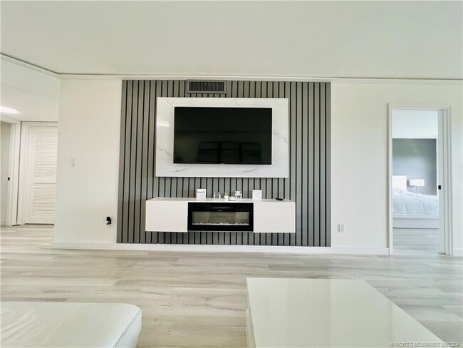 Photo - 10044 S Ocean Dr Unidad 205