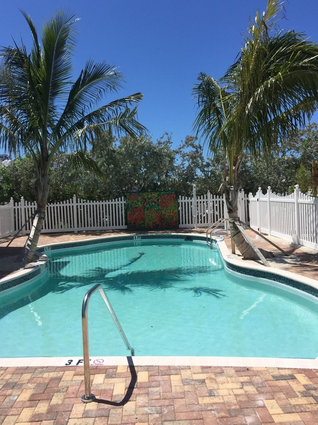 Sunset Marina Apts