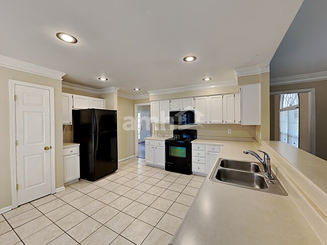 Photo - 201 Red Oak Ln