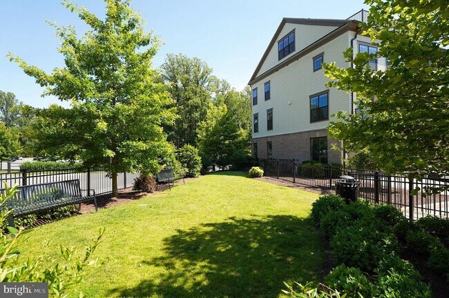 Photo - 4402 Fair Lakes Ct