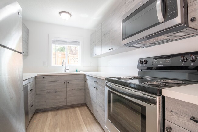 Building Photo - 4845-4847 SE 65th Unit 4847 SE 65th