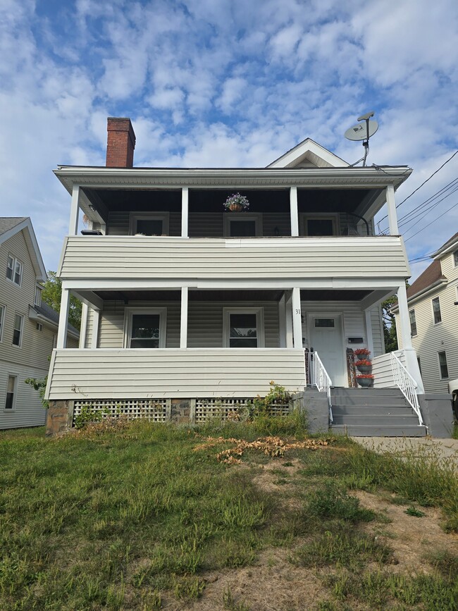 Building Photo - 31 Harrison St Unit 1st Fl Fantastic Place Rental