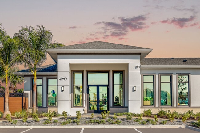 Photo - Yardly Ellenton