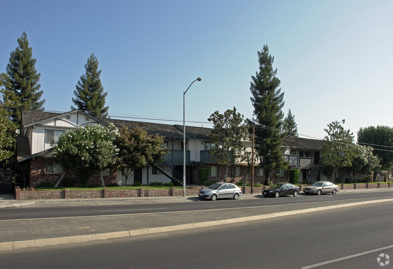 Photo - Kings Court Apartments