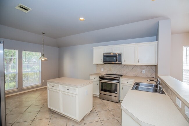 Photo - 26945 Kings Crescent Dr