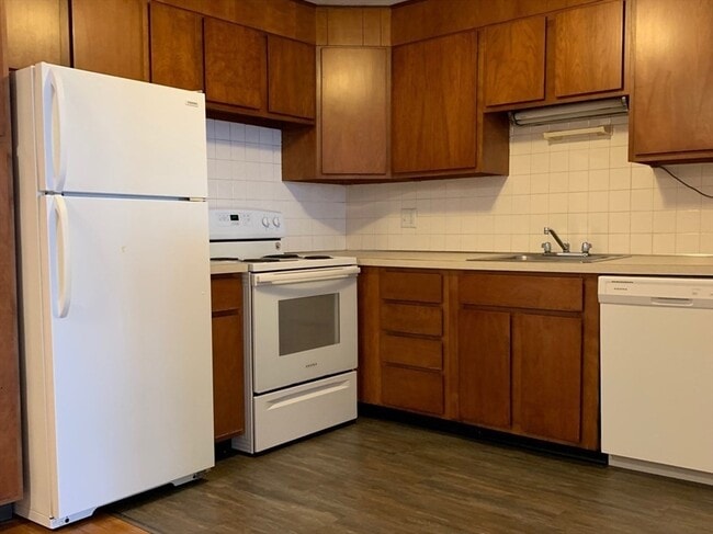 Building Photo - 24 Patten St Unit 1-6