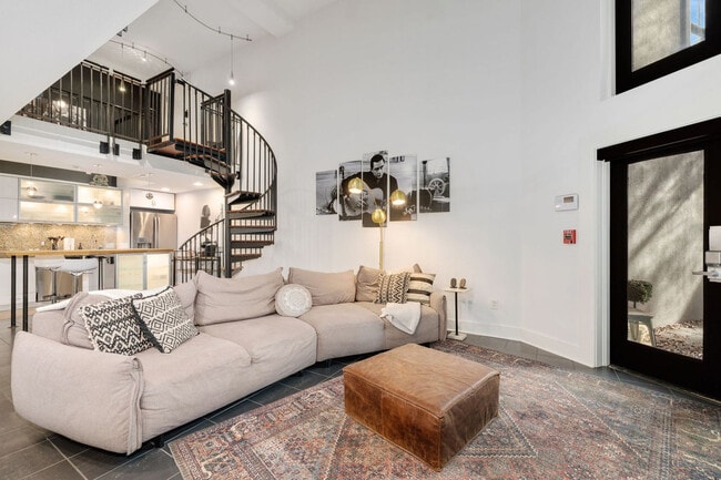 Photo - 329 N West Ave Unit ID1371146P