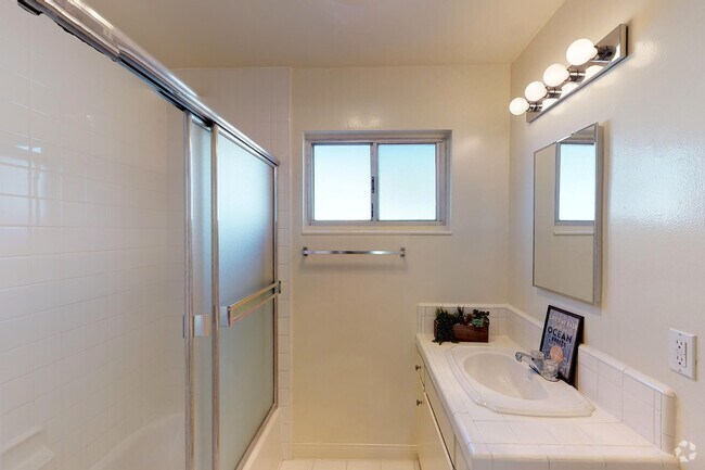 2HAB, 1BA - 887 ft² - Sea Breeze Beach Apartments