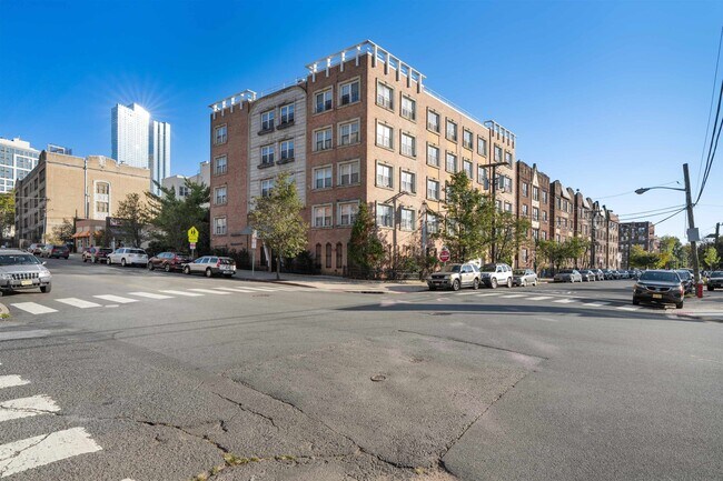 Photo - 45 Broadway Unidad 302