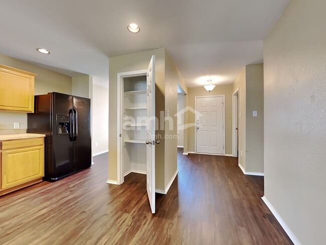 Photo - 925 Hawthorne Rd