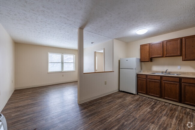 1BR, 1BA - 550SF - #713 - Kitchen/Living