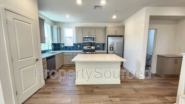 Photo - 17832 Reunion St