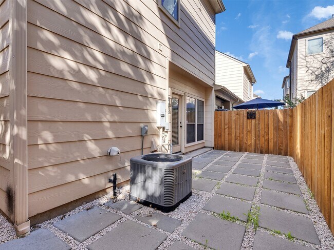 Photo - 3802 Center St